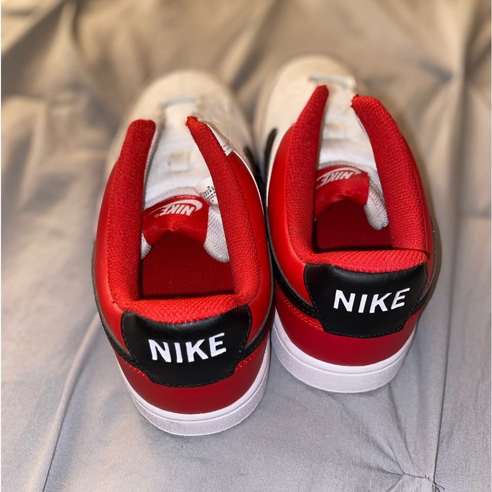 mens nike shoes / red and white/ size 9.5 US / never worn